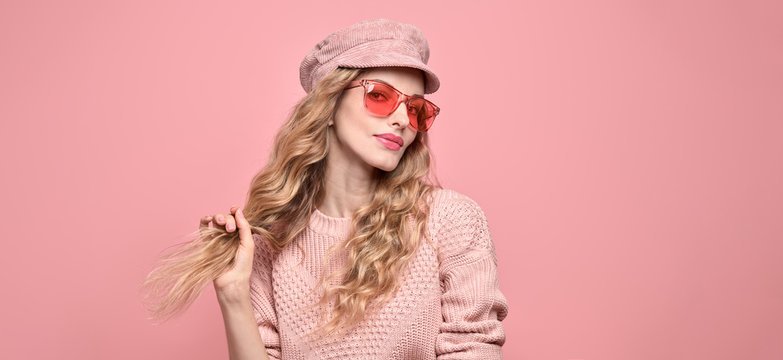 <p><strong>Timeless Fashion Staples: Building a Capsule Wardrobe</strong></p>
